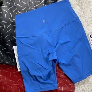 Lululemon ALIGN HIGH-RISE SHORT 8"
Color Blue Nile